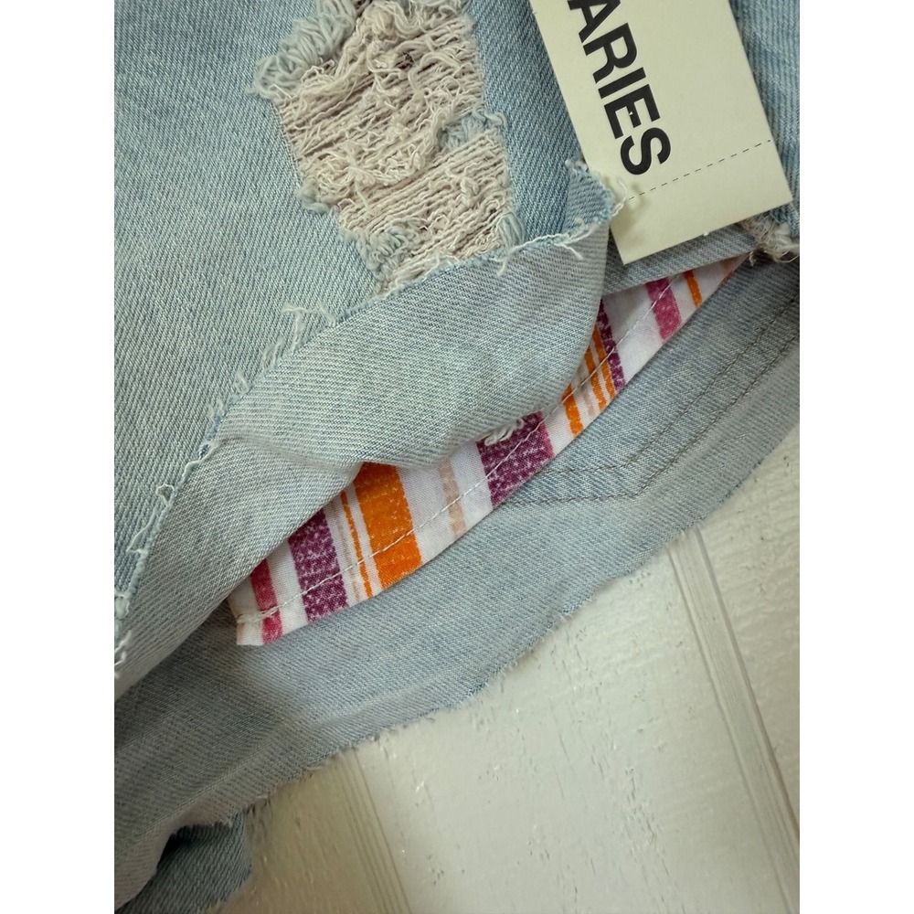 No Boundaries Womens Light Wash Distressed Denim Shorts Striped Pocket Size 00 - Picture 4 of 5